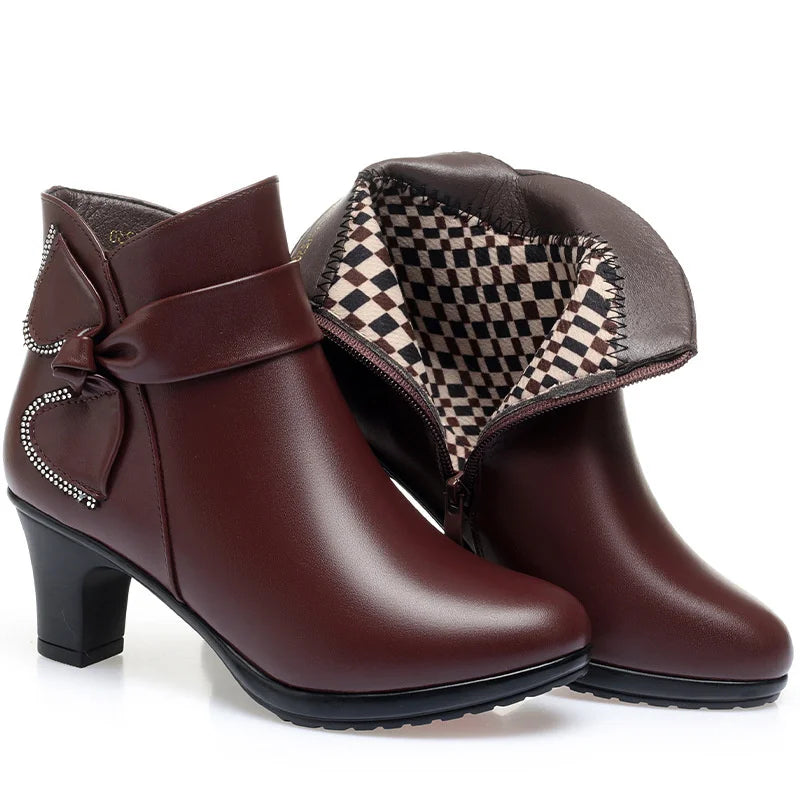 Bota Feminina De Salto Com Laço E Forro Xadrez - Promoção De Inverno 2025