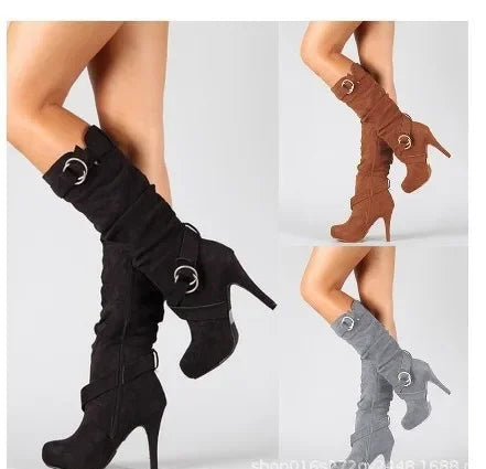 Bota Longa Plissada Com Fivelas - Promoção De Inverno 2025