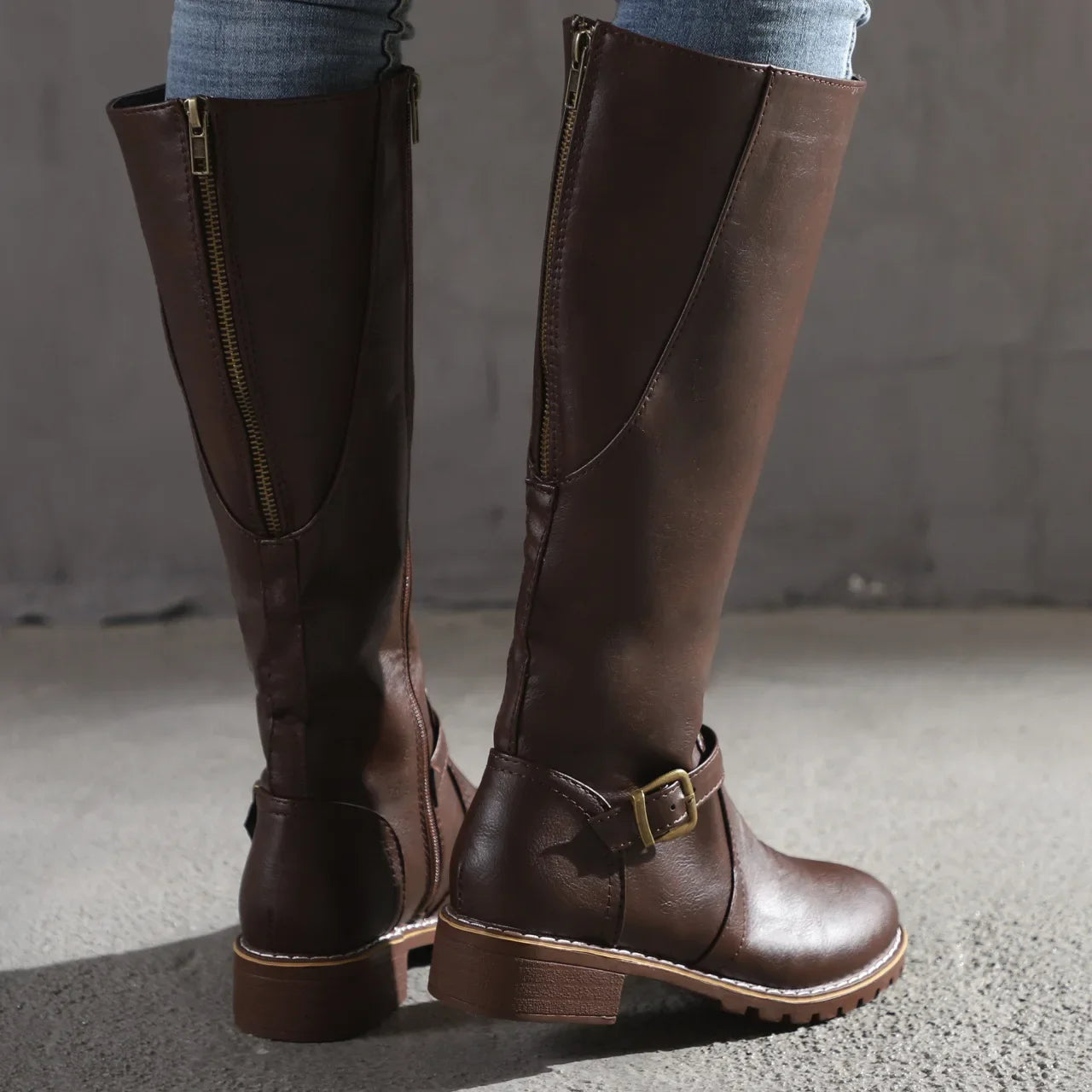 Bota Feminina Cano Alto De Material Resistente Tendência - Promoção De Inverno 2025