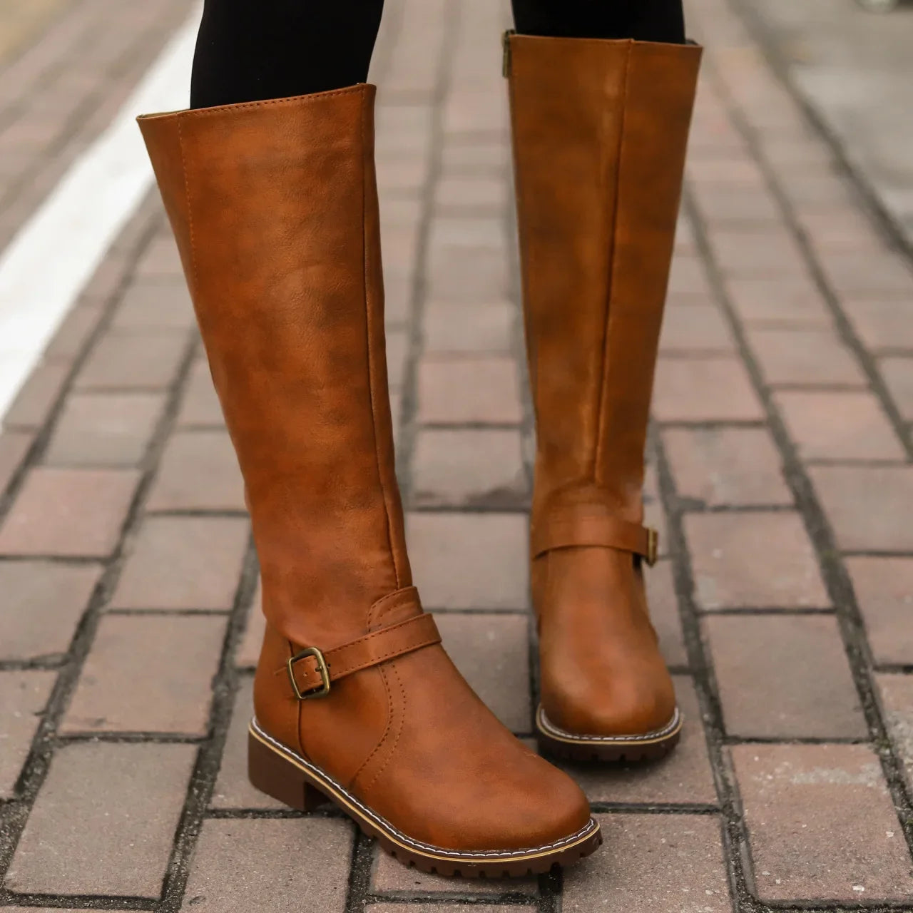 Bota Feminina Cano Alto De Material Resistente Tendência - Promoção De Inverno 2025