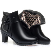 Bota Feminina De Salto Com Laço E Forro Xadrez  - Promoção De Inverno 2025