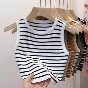 Camisa Regata Feminina Modelo Curto Justo Com Estampa Listrada