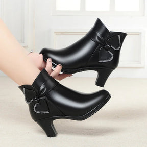 Bota Feminina De Salto Com Laço E Forro Xadrez  - Promoção De Inverno 2025